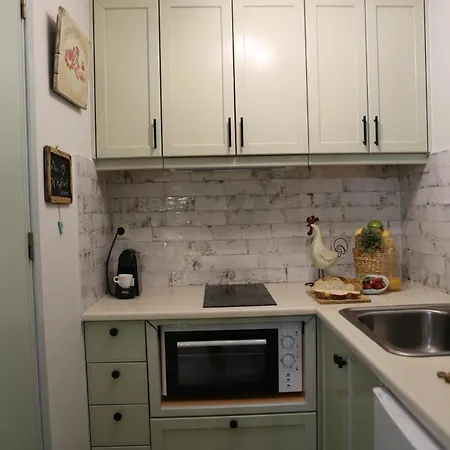 το σπιτάκι To Spitaki τhe Little House *