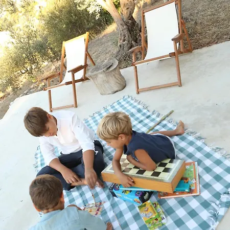 το σπιτάκι To Spitaki τhe Little House