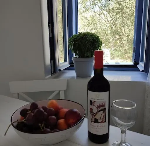 بيت للعطل το σπιτάκι To Spitaki τhe Little House *